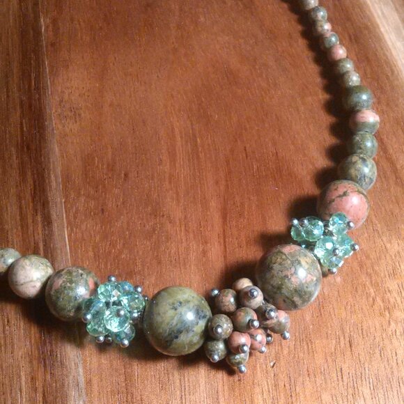 Unakite and Green Crystal Silvertone Beaded Necklace - Picture 2 of 12